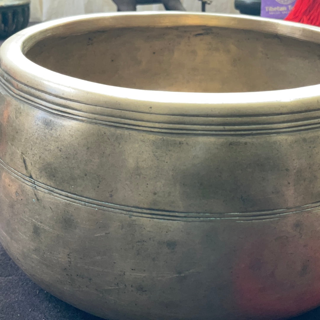 Mani bowl thick 7” D 4