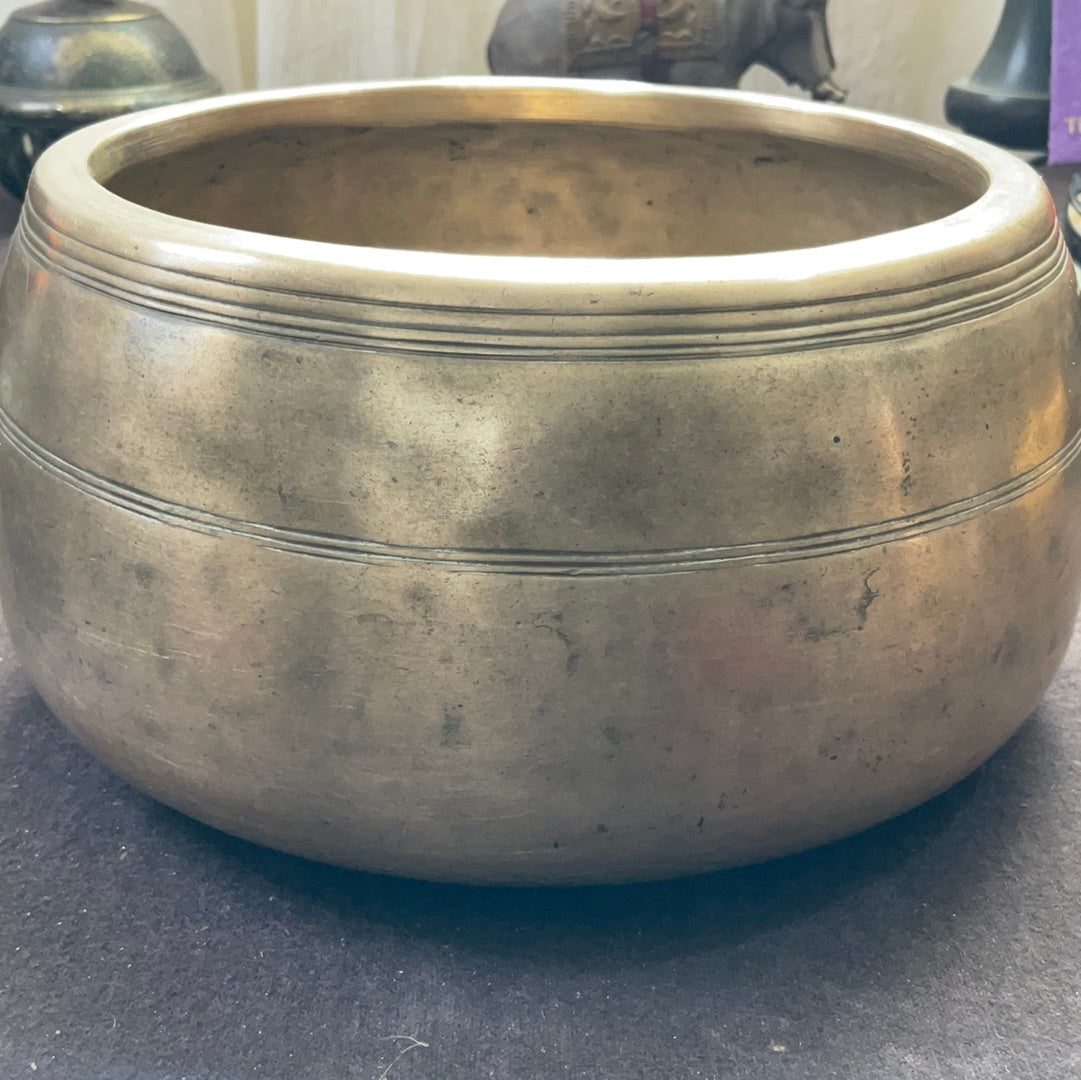 Mani bowl thick 7” D 4